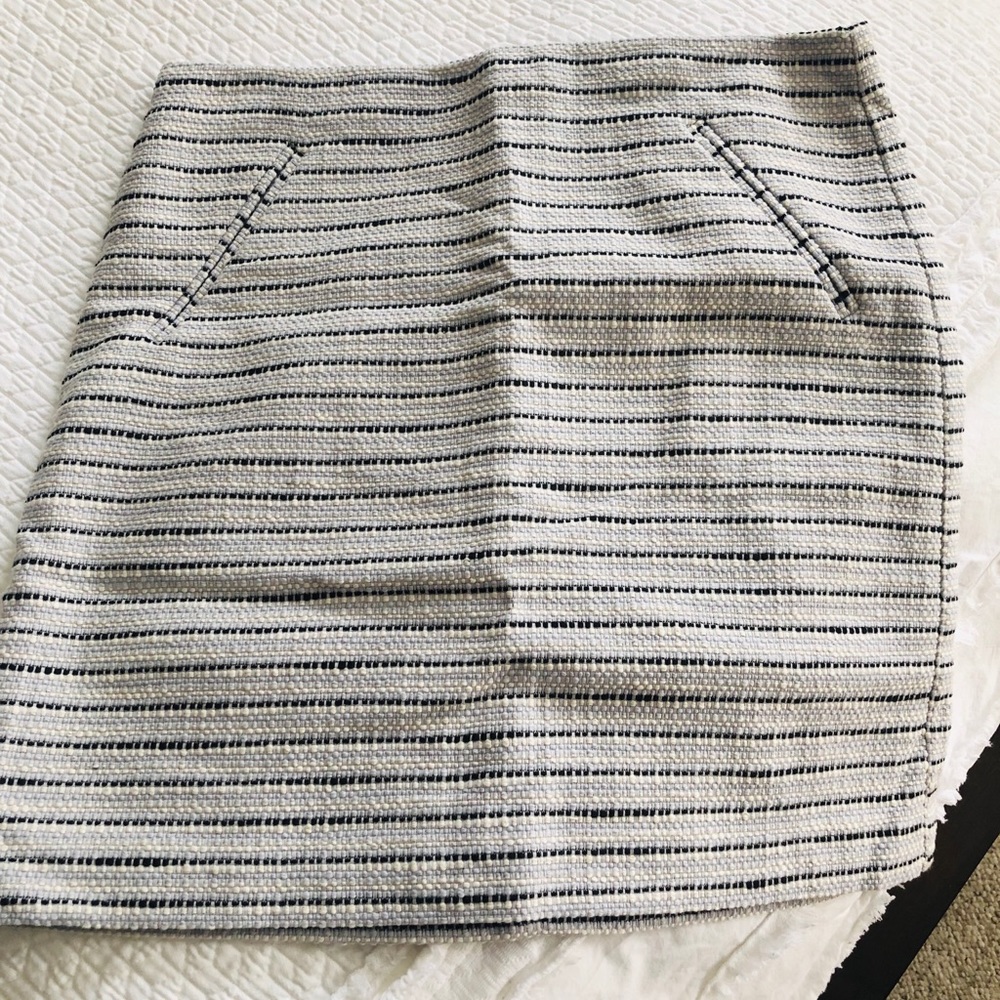 💙Loft size 4 Like new skirt 💙